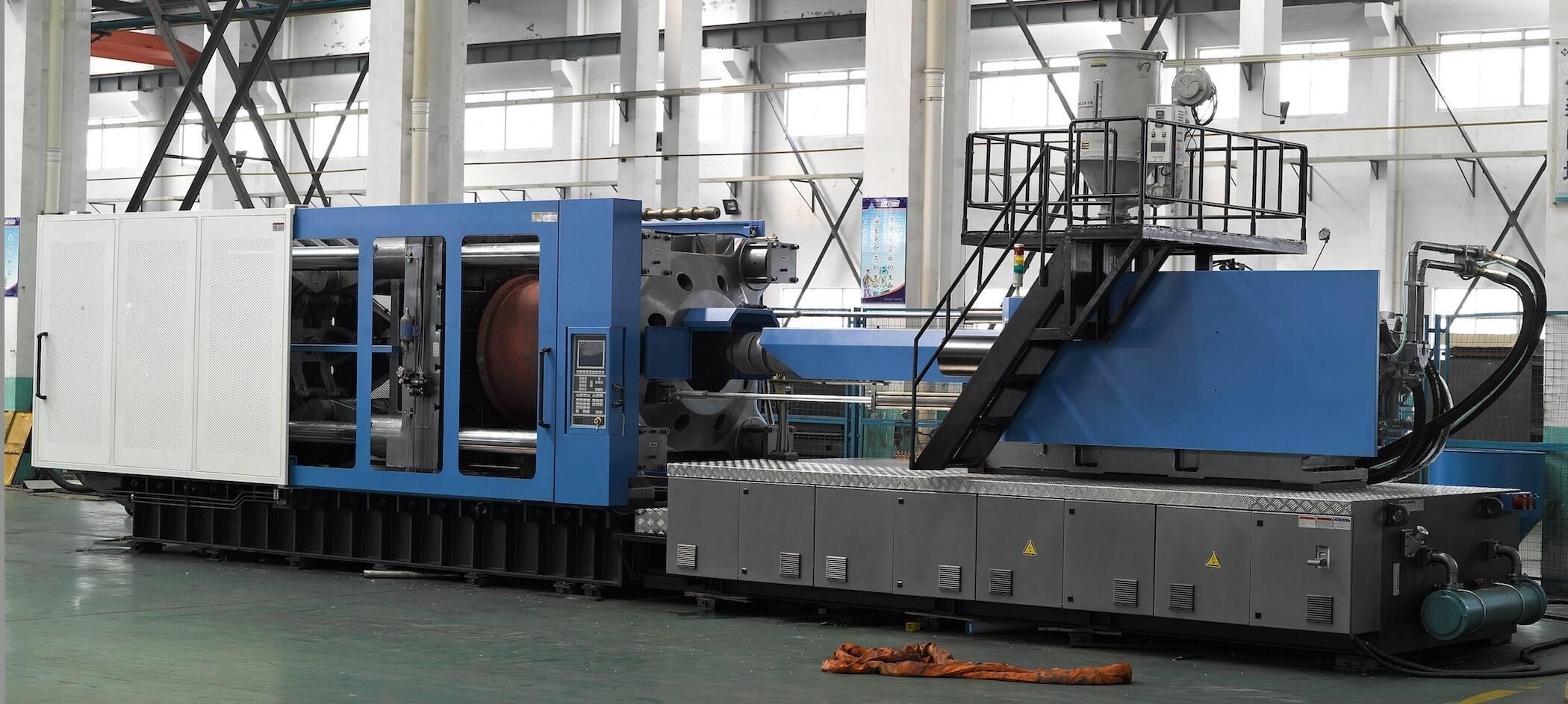 Deep Mould Injection Machine 2